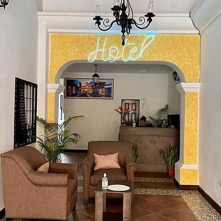 Hotel Posada El Arcangel Antigua Bagian luar foto