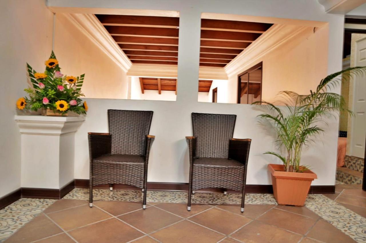 Hotel Posada El Arcangel Antigua Bagian luar foto
